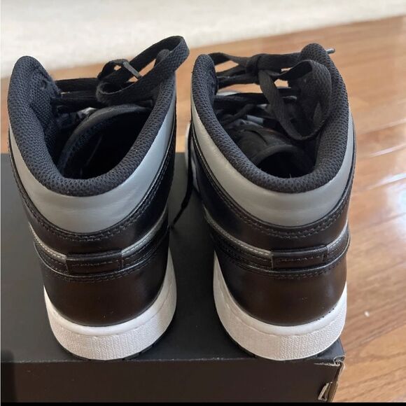 Nike Air Jordan 1 Mid Shadow Red (554724-096) Youth Size 6 GS (554725- 096) - Picture 2 of 3